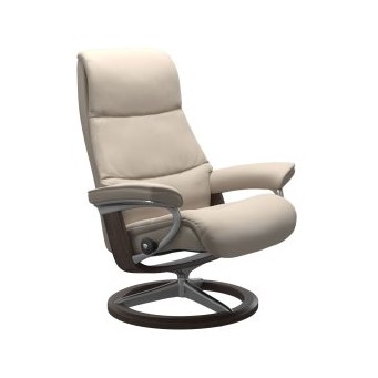 View Chair in Leather, Signature Base View Chair in Leather, Signature Base
