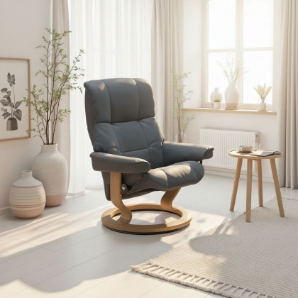 Mayfair Chair in Leather, Classic Base Mayfair Chair in Leather, Classic Base