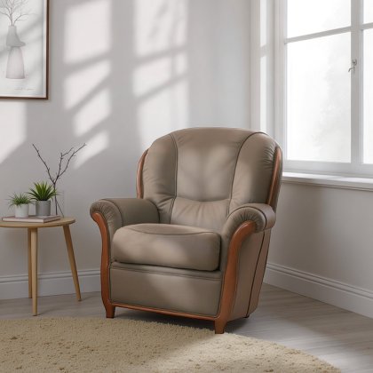 Garda Armchair in Leather Garda Armchair in Leather