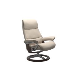 Stressless View Chair in Leather, Signature Base Stressless View Chair in Leather, Signature Base