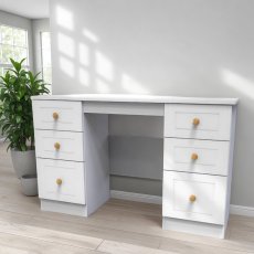 Warwick Kneehole Warwick Kneehole