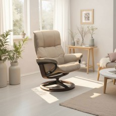 Stressless Mayfair Chair in Leather, Signature Base Stressless Mayfair Chair in Leather, Signature Base